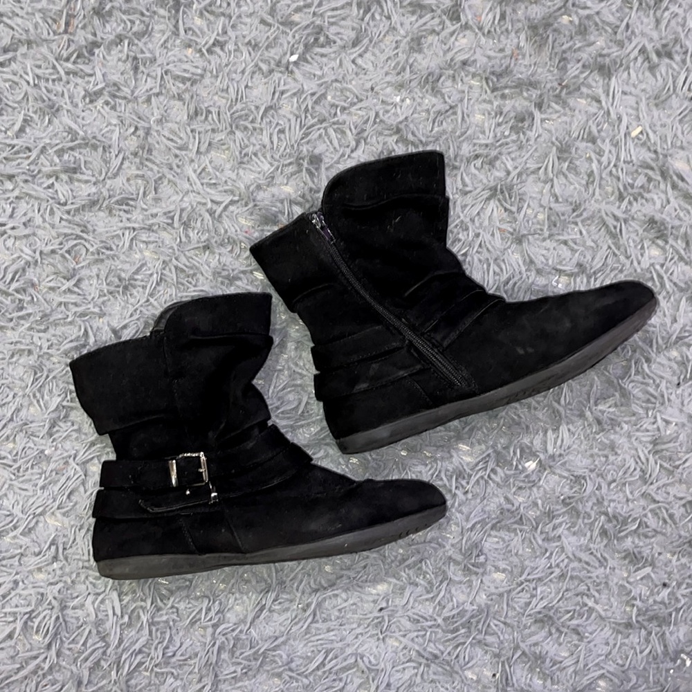 Short slouch black boots with silver buckle